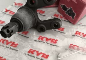 Rotula Inferior KYB Nissan Pathfinder/D21/Terrano