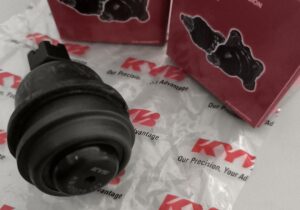 Rotula Inferior KYB Nissan D21/D22